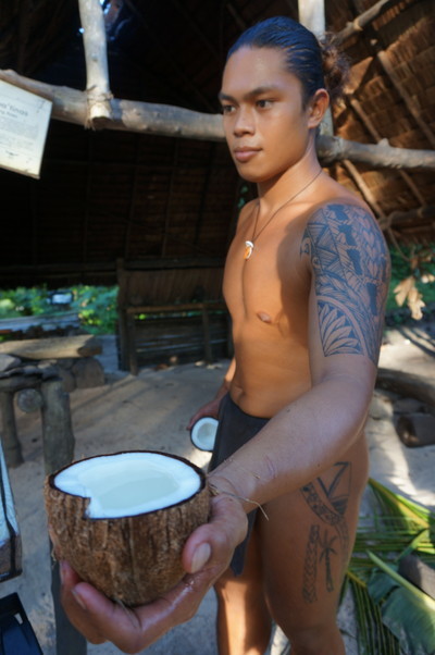 グアム旅 チャモロ族の文化を伝える リナラ カルチャーパーク Honmaga Com